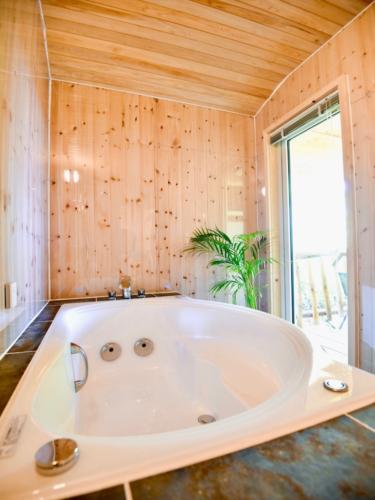 ここでのお風呂は想像するだけで贅沢！間違いなくリラックスできるスペースでしょう！